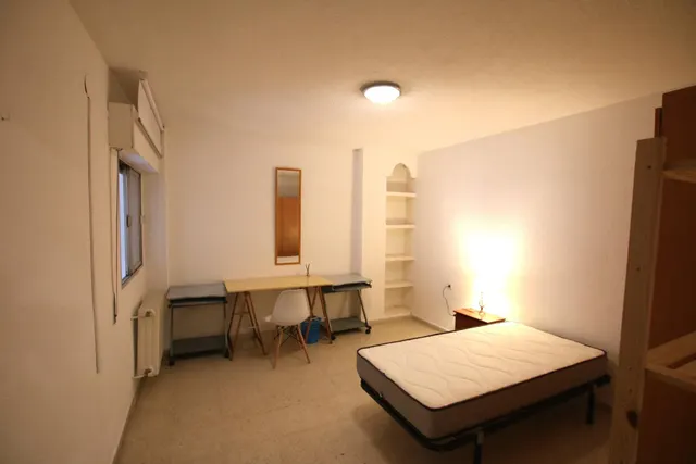 Traumatología (zona). Piso amueblado. 4 dormitorios .2 baños. Estudiantes. Calefacción central — 13