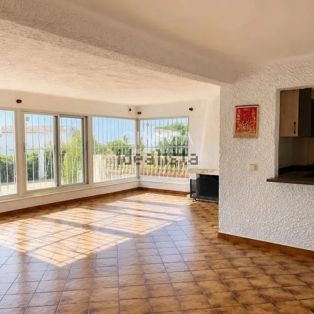 Chalet independiente en venta para reformar - foto 2