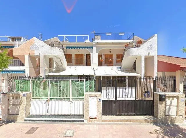 SE VENDE piso OKUPA en C Madreselva 26 de Alcázares (Los)