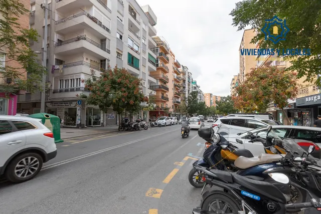 Piso de 3 dormitorios en calle milán, zaidín | muy luminoso y con gran potencial — 34