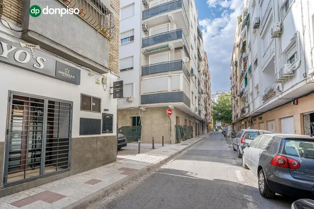 PISO JUNTO CAMINO DE RONDA — 37