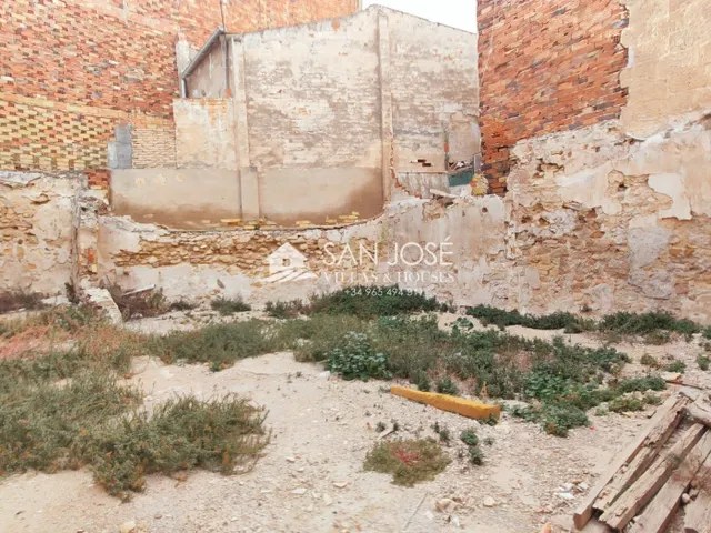 SE VENDEN DOS CASAS PARA DERRIBAR O REFORMAR TOTALMENTE EN A - foto 2