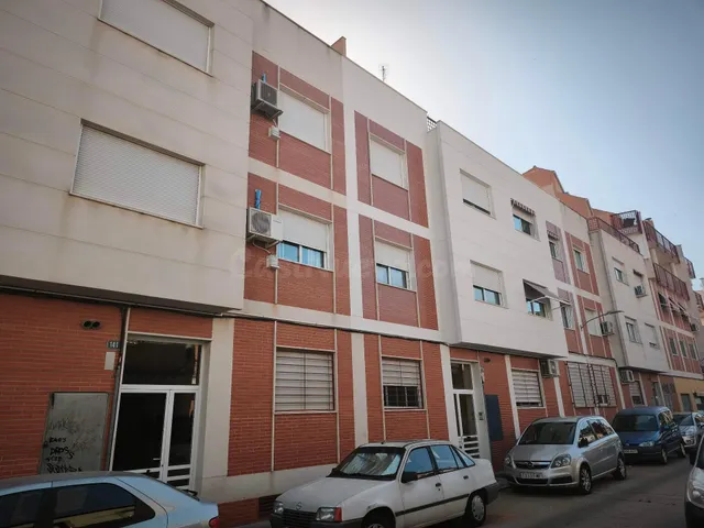 OPORTUNIDAD - VIVIENDA EN MUY BUEN ESTADO CON GARAJE, TRASTE