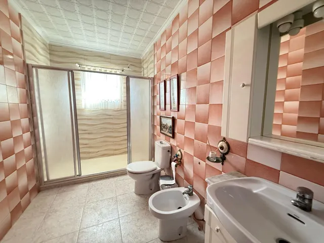 Encantador Chalet en Crevillente con Amplio Terreno y Piscina Propia — 15
