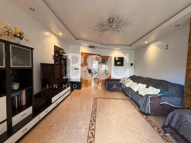CASA ADOSADA JUNTO A LA AVENIDA PRINCIPAL - foto 3