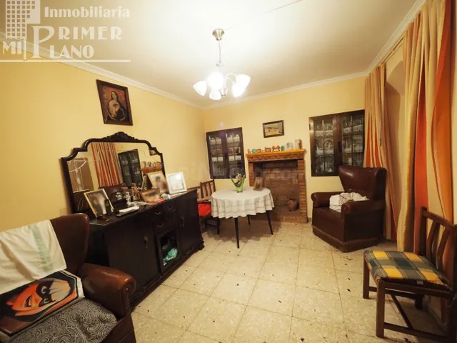 *Casa de dos plantas en pleno centro de Tomelloso junto a pl - foto 3