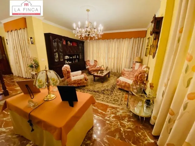Gran Casa Independiente con piscina y zonas ajardinadas. — 45