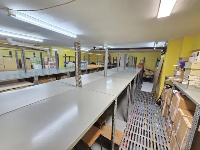 IDEAL INVERSORES. LOCAL COMERCIAL ALQUILADO EN BUENA ZONA COMERCIAL — 24