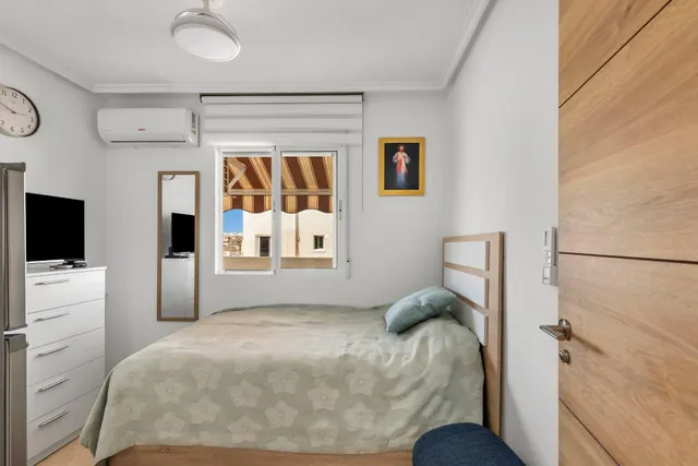 Impresionante Ático en esquina de TRES dormitorios reformado en el residencial Santa Gema — 21