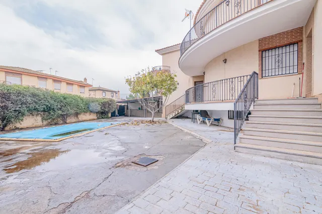 Chalet en venta en la mejor zona de ATARFE — 50