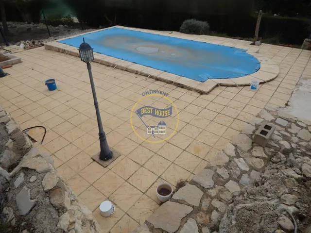 CHALET CON PISCINA Y VISTAS PRIVILEGIADAS. — 34