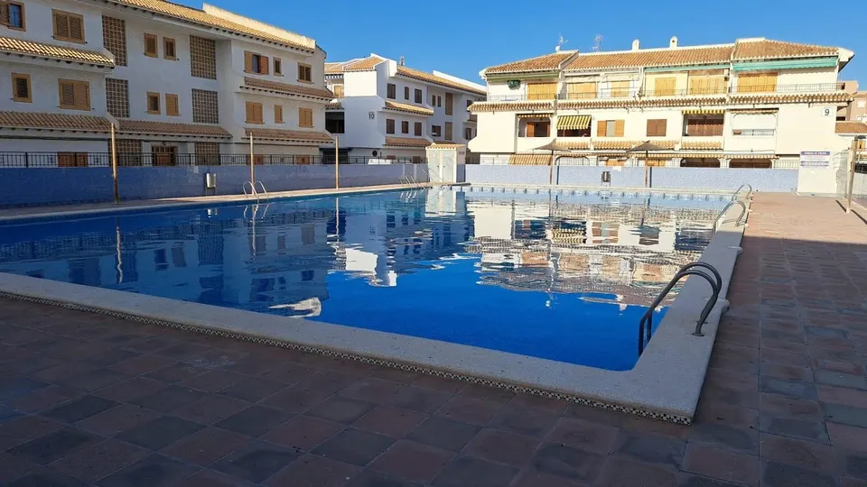 Acogedor piso en Santa Pola, ¡tu oasis junto al mar!