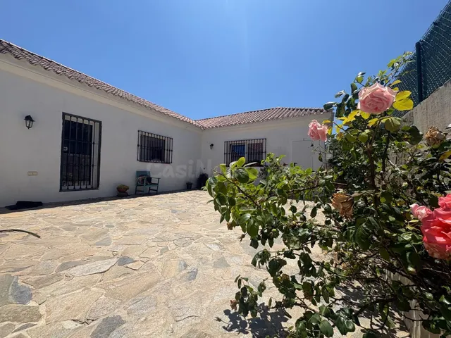 Más de 2.300 m2 de parcela para disfrutar del auténtico esti - foto 2