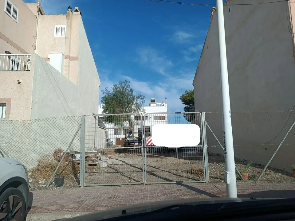 SOLAR EN PUERTO MAZARRON