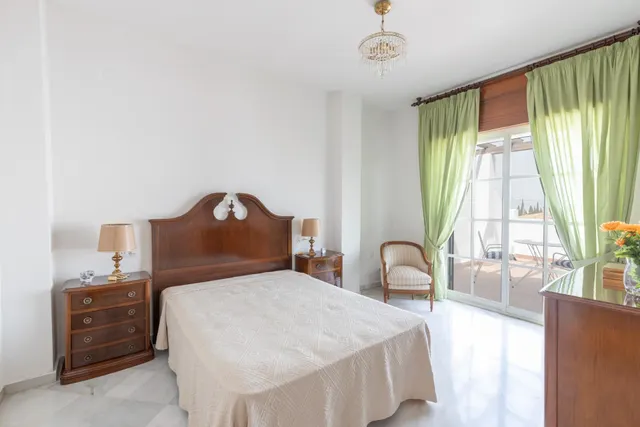 Chalet pareado con piscina, jardín y bonitas vistas a Granada en La Zubia — 27