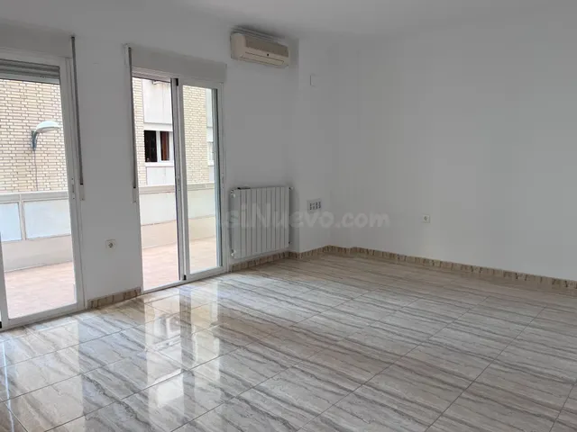 PISO CON TERRAZA, CALEFACCIÓN Y GARAJE INCLUIDOS - foto 3