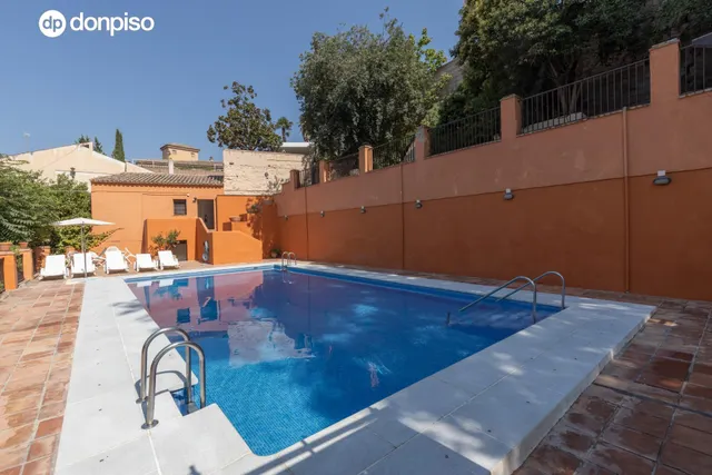 Exclusivo piso señorial con terraza en el Paseo del Salón (Cuesta de Escoriaza), con cochera y trastero. — 49