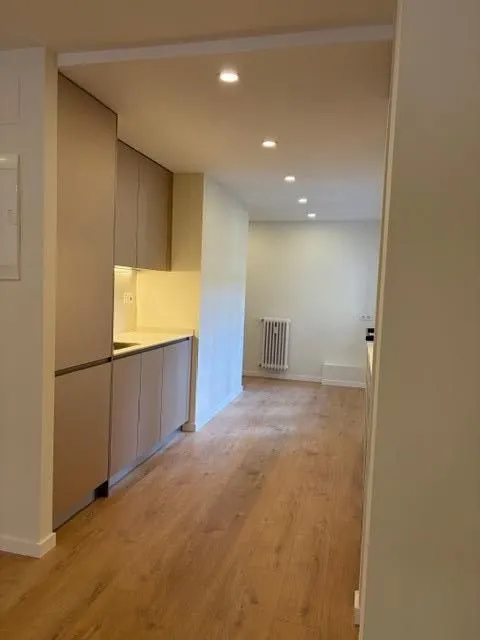 Exclusivo piso reformado en el corazón de Jerónimos, Madrid — 7