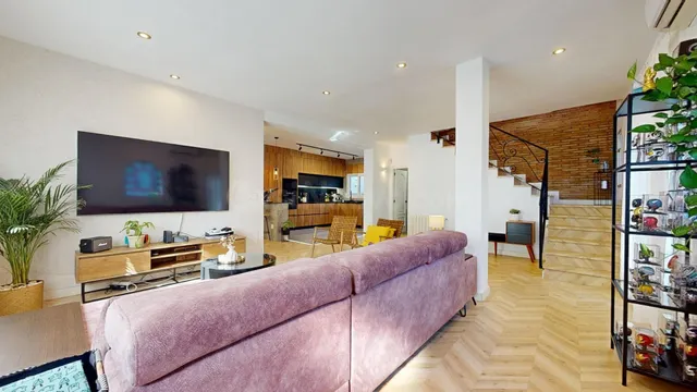Exclusivo chalet independiente con jardín y excelentes espac - foto 4