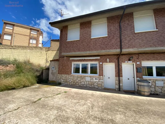 Adosado en Hormilla, tres habitaciones, dos baños, terraza de dieciocho metros. — 10