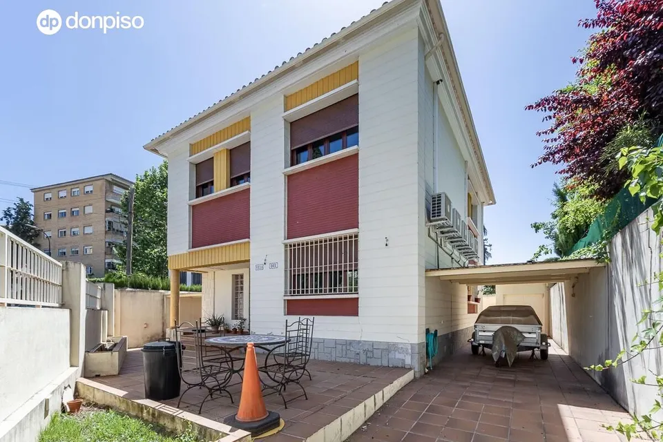 Chalet Exclusivo en Camino Bajo de Huétor