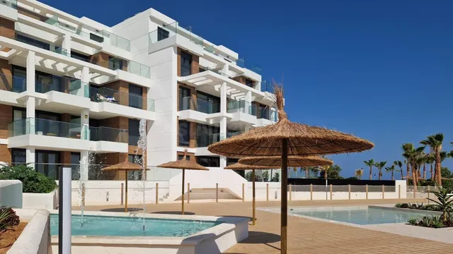 Ático de 2 dormitorios a escasos metros del mar a la venta e - foto 4