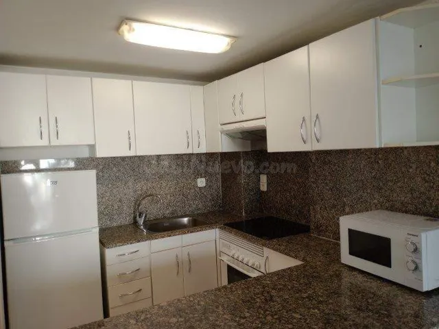 Apartamento con piscina comunitaria y licencia turística - foto 4