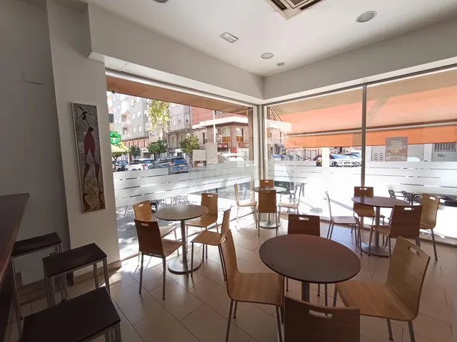 Local en Reina Victoria — 5