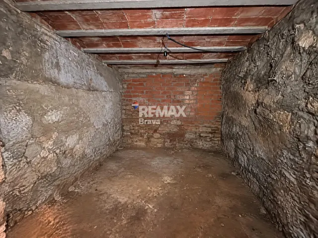 Sarrià de Ter (Girona) | Masía tradicional catalana para rehabilitar con finca rústica de 7.878 m2 — 37