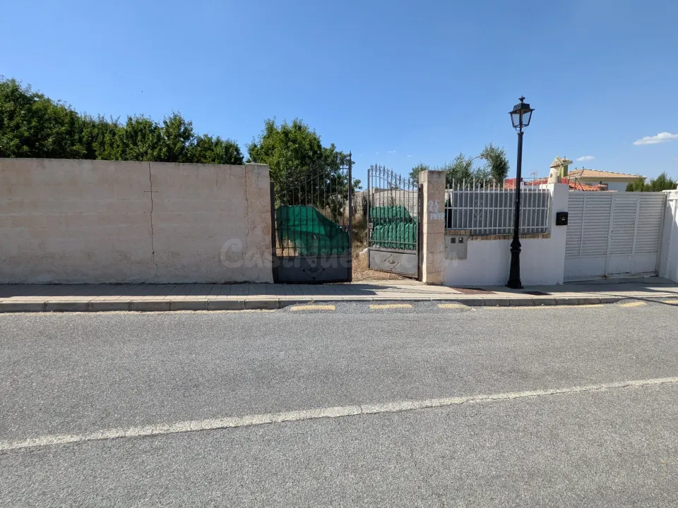MAGNIFICA PARCELA EN LA URBANIZACION EL ARENAL DE ALHENDIN