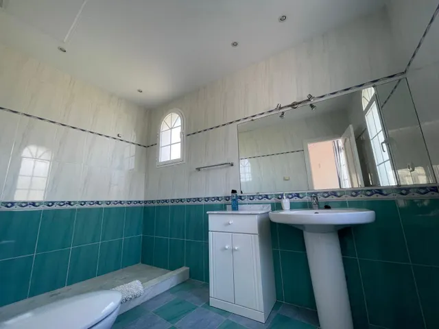 Exclusiva villa en Mijas Golf con vistas a la montaña y piscina privada — 34