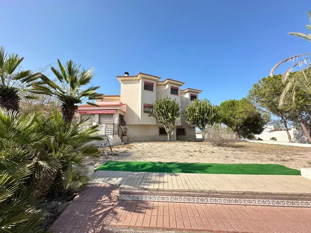 Espectacular chalet en Las Paulinas con vistas despejadas — 34