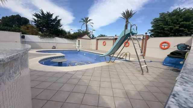 Chalet 8 habitaciones 700m² en venta - Centro — 41