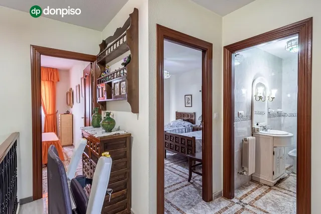 Casa en Ogijares con piscina comunitaria. — 26