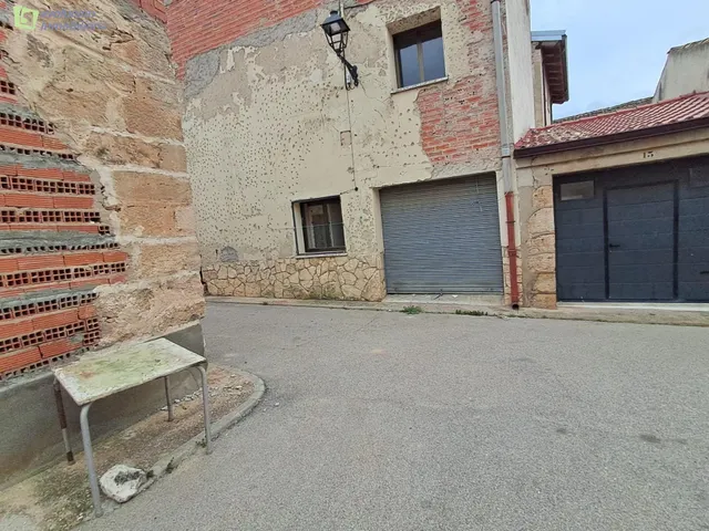 Se vende casa de pueblo para reformar en Castrillo de la Vega, — 13