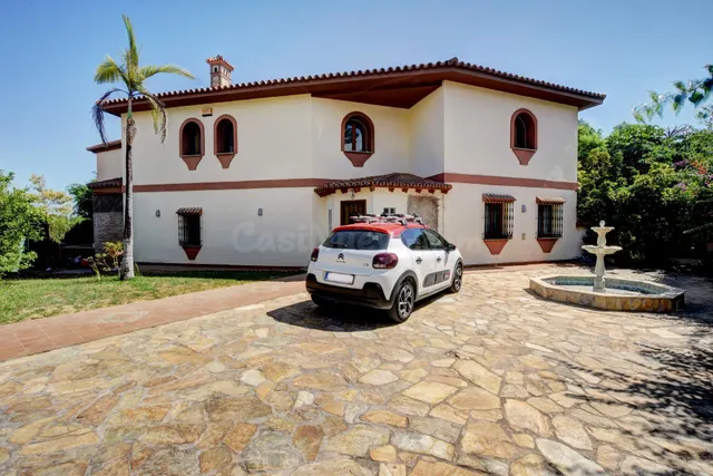 UBICACIÓN CENTRAL A TODO! Descubra la Villa de sus Sueños en