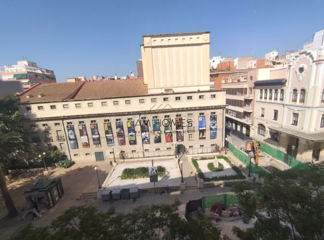 Piso en edificio emblemático en Alicante - foto 4