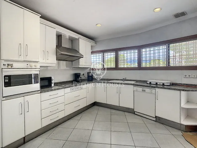 En venta la casa más original y con las mejores vistas de toda la Costa de Barcelona. — 24