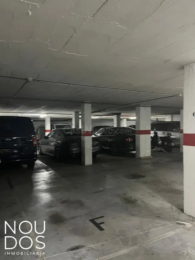 Plaza de aparcamiento para coche grande en Ciudad Jardín. - foto 3