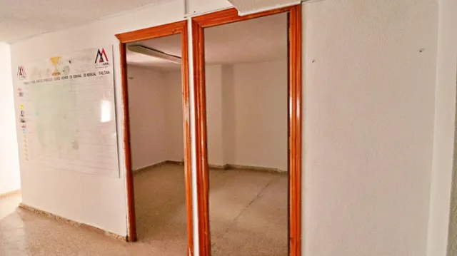 ¡Descubre tu nuevo espacio de trabajo en el corazón de la ciudad! Presentamos un local de dos planta — 6