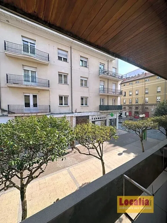 Oficinas en el centro de Torrelavega, Cantabria — 7