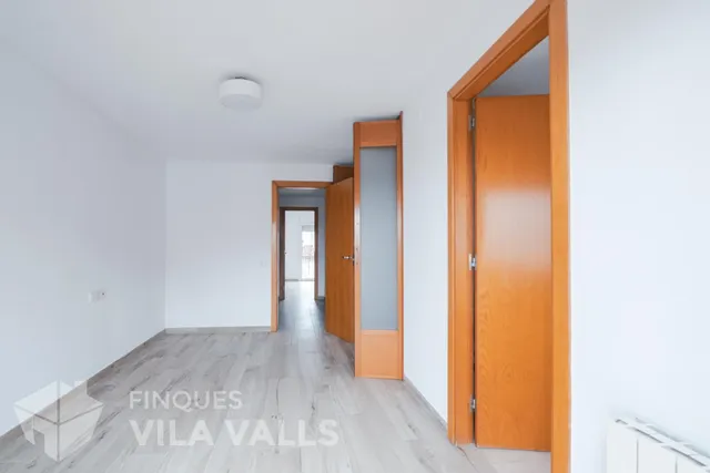 Piso dúplex en pleno centro de Caldes. Ascensor, terraza, 2 balcones y parking incluido. — 18