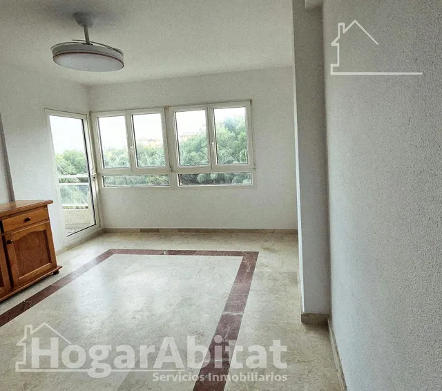 ¡Preciosas vistas al mar! Reformado en residencial con piscina y balcón — 20