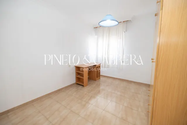 Piso en venta con terraza y ascensor en calle madrid — 29