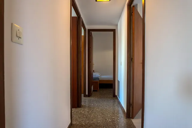Piso de 3 dormitorios con terraza en el centro de Torredembarra — 26