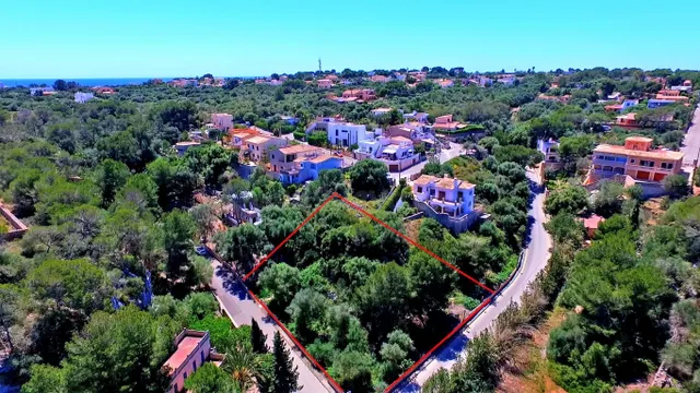 Impresionante solar urbano de casi 1.200 m2 a pie de playa - foto 2
