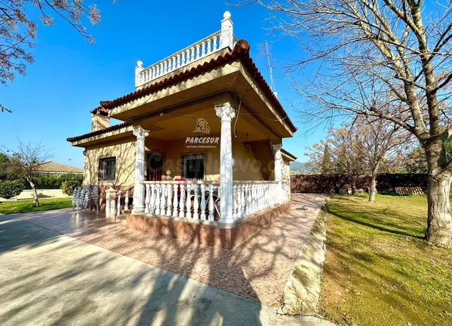 Bonita casa con piscina en Ctra Palma del Río a 5 minutos de - foto 2