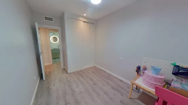 ¡SE ALQUILA!! Impresionante vivienda de tres habitaciones con terraza de 50m2 en la zona de La Garena. — 34