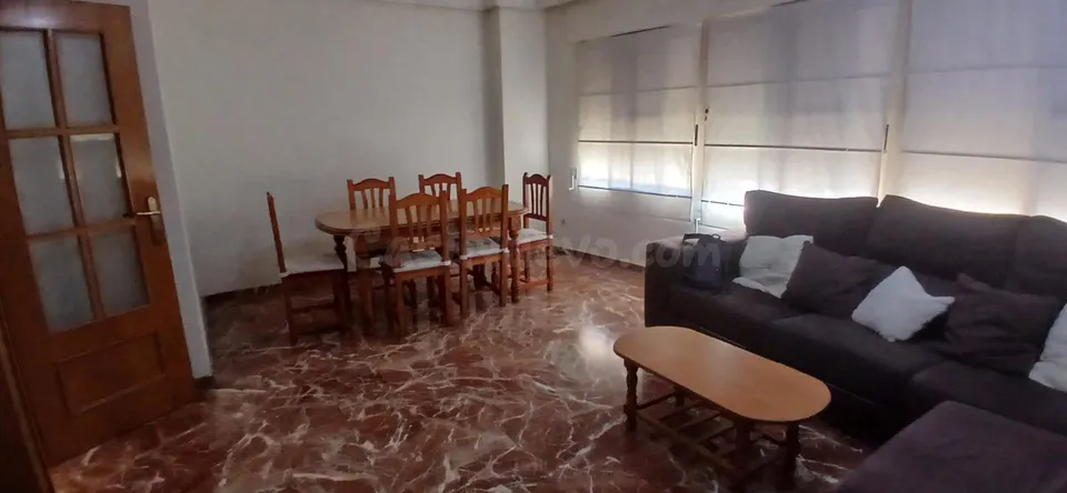 Amplia y luminosa vivienda, para familia o estudiantes