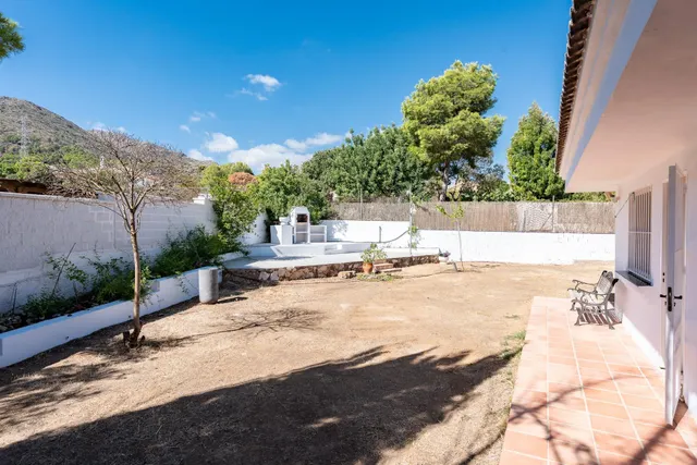 CHALET INDEPENDIENTE DE UNA SOLA PLANTA CON PISCINA — 13